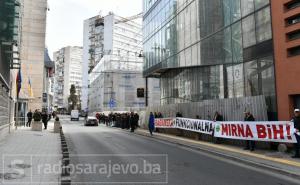 Snažne poruke građana ispred Delegacije EU 